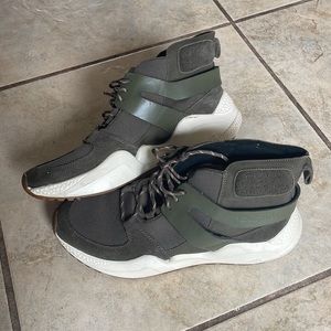 Kenneth Cole Women’s Maddox Hiker